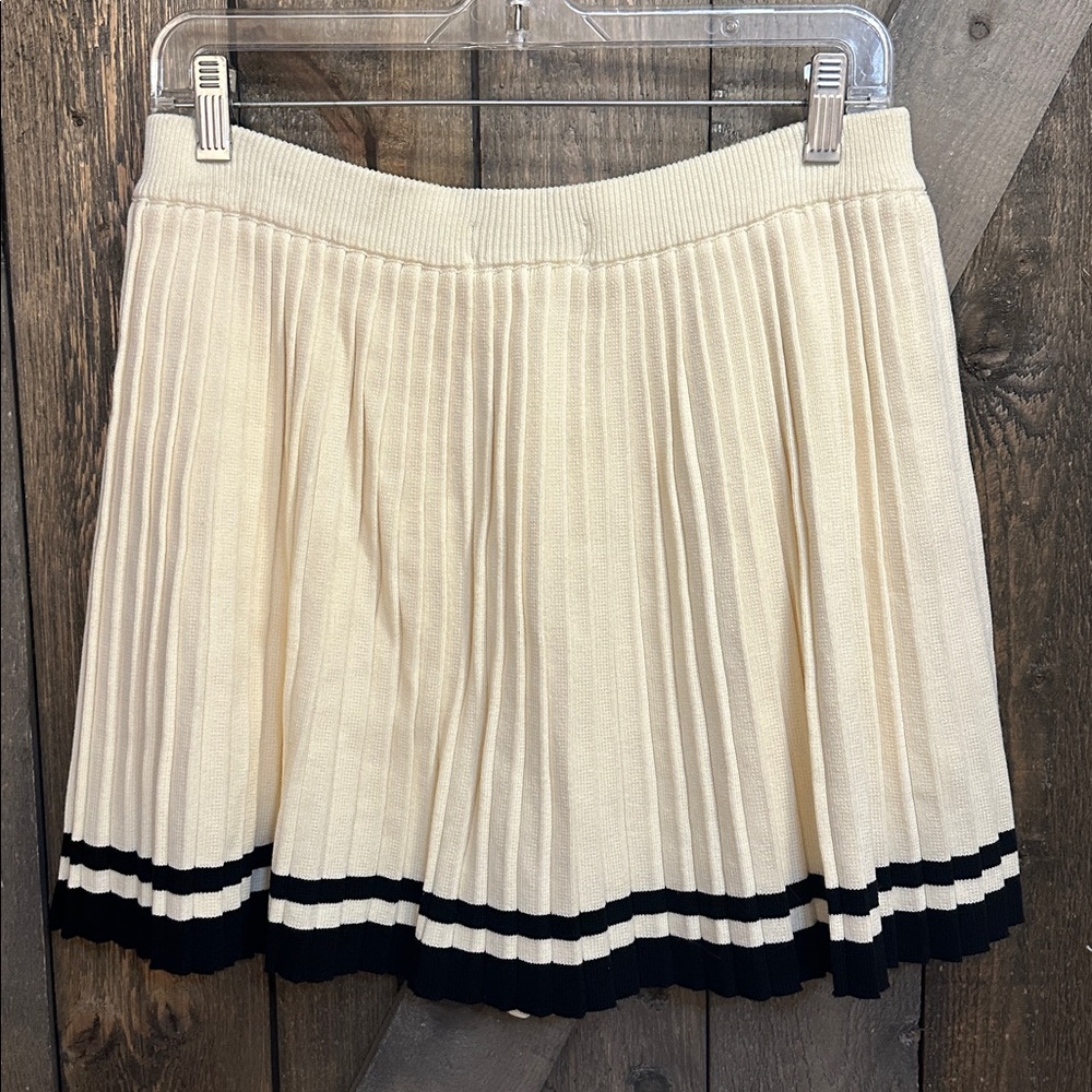 Callie Mac Ivory Black Stripe Hem Knit Pleated Preppy Skort Size Large - Picture 3 of 7